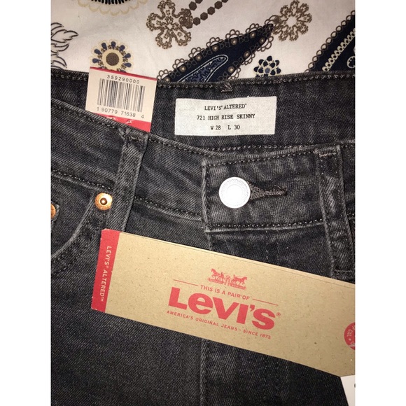 ✨SALE ✨ NWT- Levi’s Jeans - Picture 3 of 6